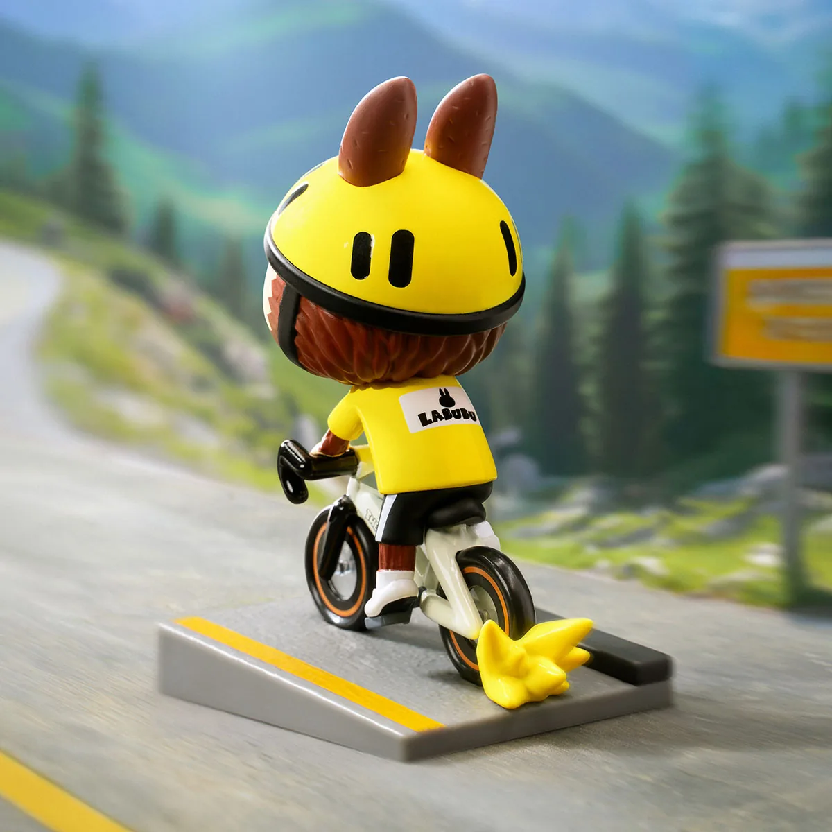 Đồ chơi mô hình nhân vật LABUBU Summer Ride Figure - Ảnh 3